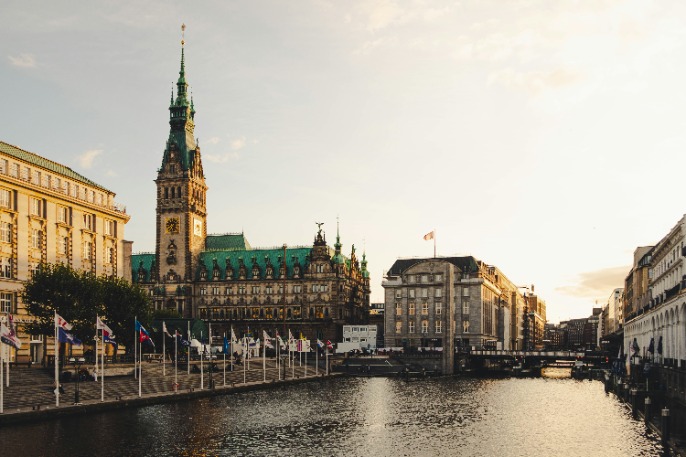 https://unsplash.com/photos/nt1NvYrnxsg Standort Hamburg