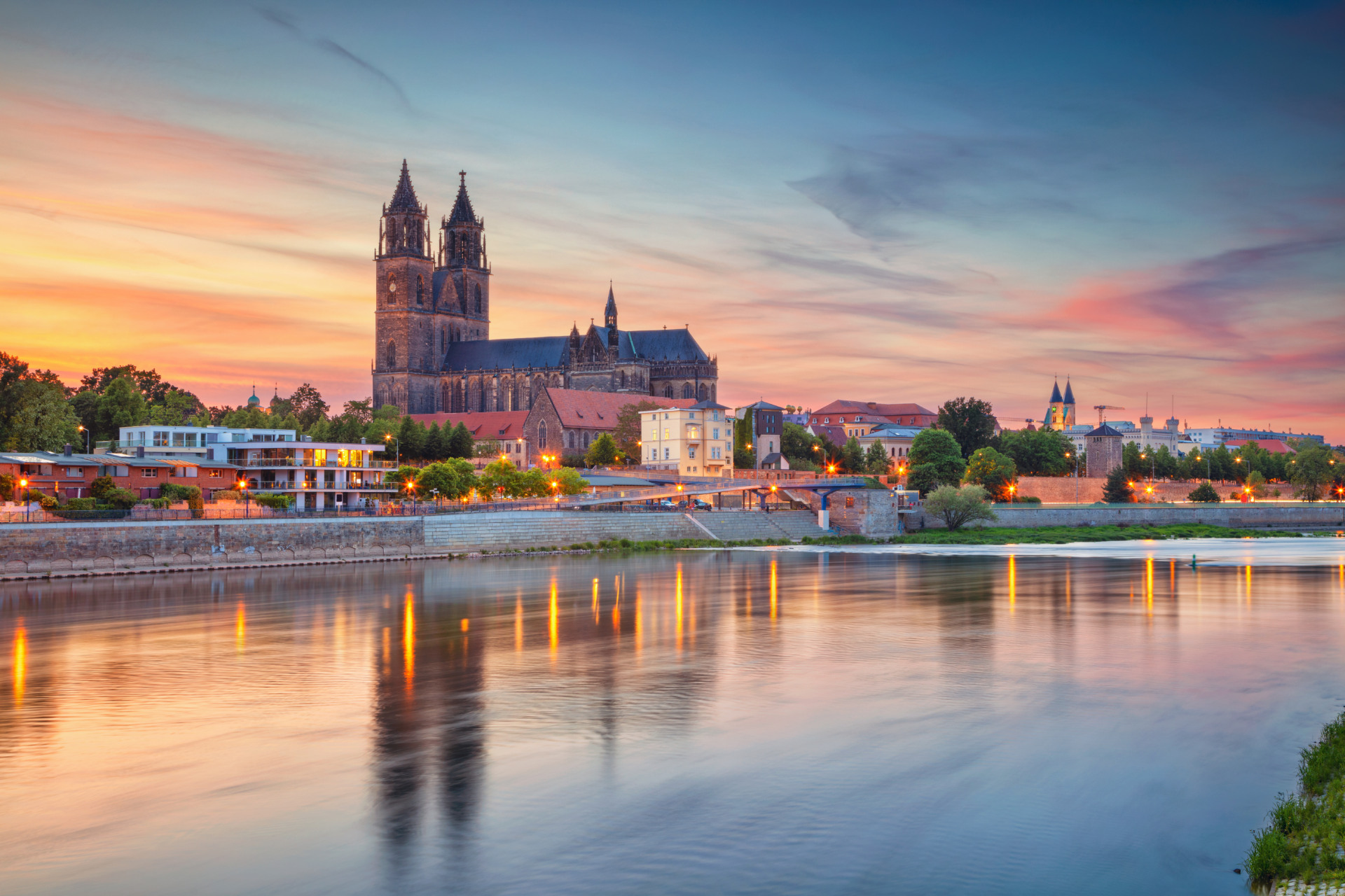 Magdeburg vom Fluss aus.