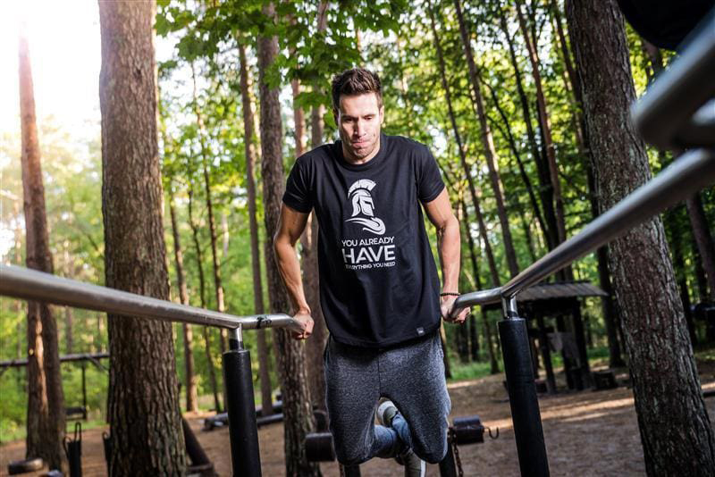 Outdoor Sport Mann macht Outdoor Sport in der Natur
