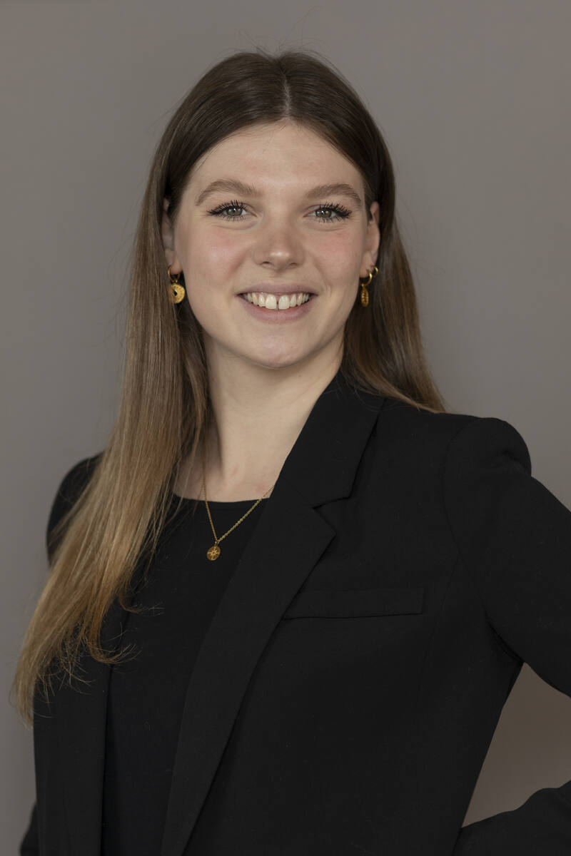 Portraitfoto von Hanna Schnelle